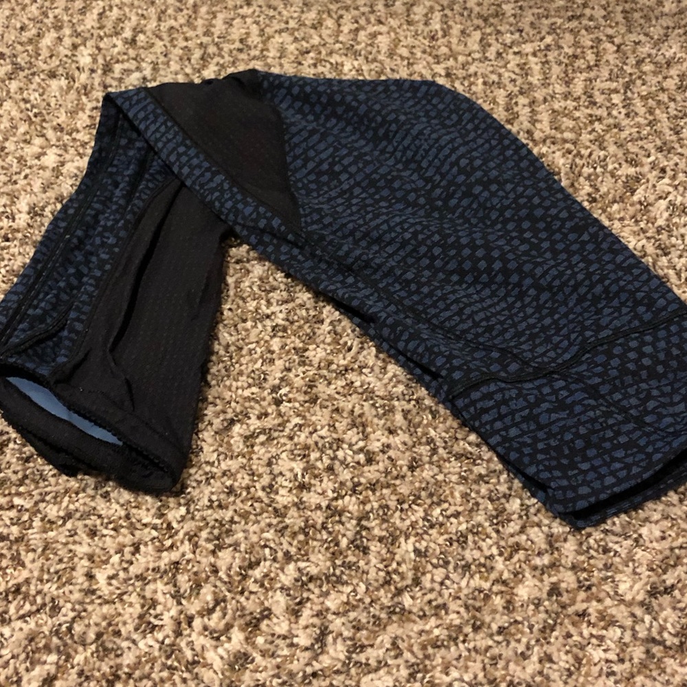 Black and blue mesh crop leggings